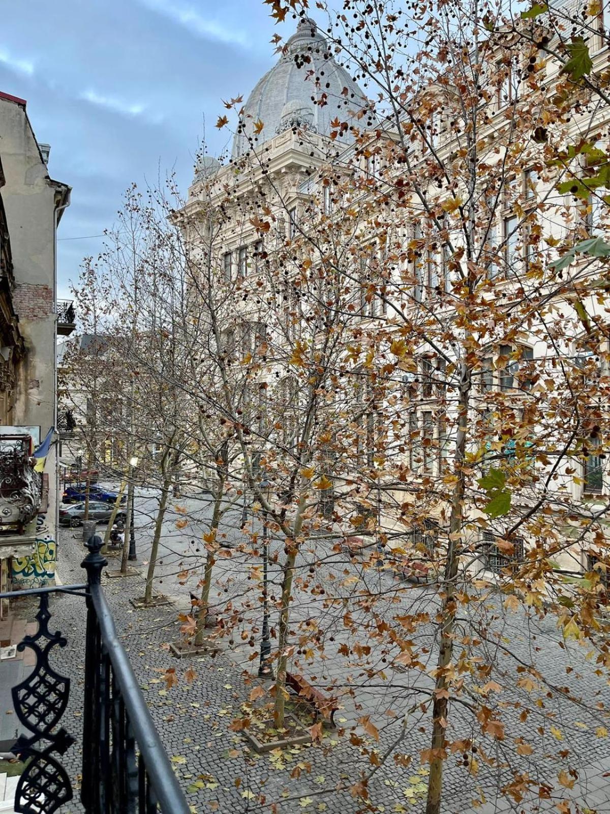 Old Town Jacuzzi Studio Bucharest Exterior photo
